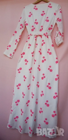 Кенарена дълга рокля с бродирани розови цветя по нея., снимка 5 - Рокли - 51507901