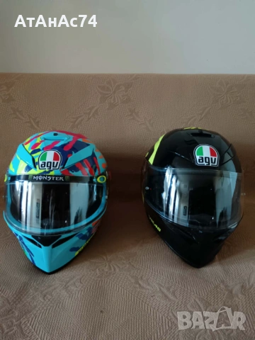 продавам две спортни каски за пистов мотор