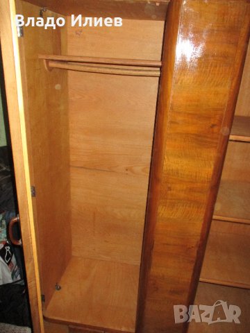 Гардероб дъбов с орехов фурнир винтидж  двукрилен чудесно запазен, снимка 8 - Гардероби - 31108504