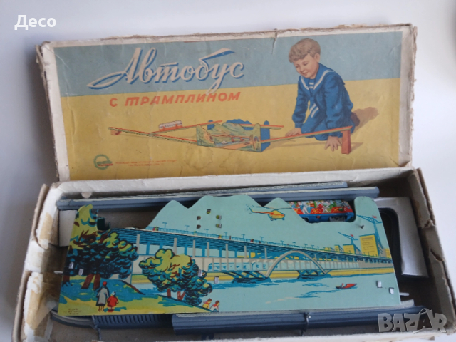 Стара ламаринена руска играчка Автобус със трамплин.