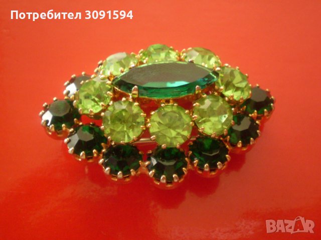 Стара елипсовидна брошка с двуцветен зелен чешки кристал, снимка 4 - Антикварни и старинни предмети - 36941012