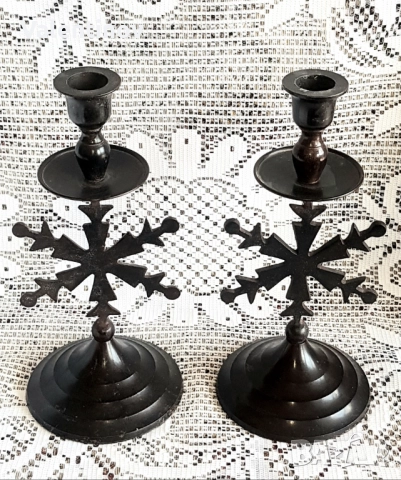 Чифт старинни метални свещници , снимка 2 - Антикварни и старинни предмети - 52264528