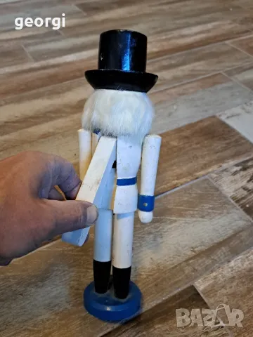 дървена фигура на хусар лешникотрошач   2/4, снимка 4 - Статуетки - 47777111