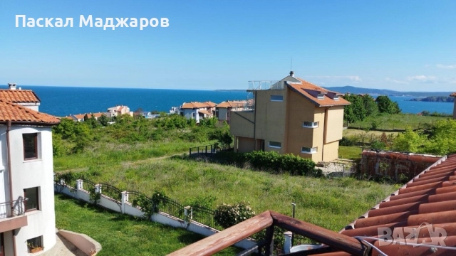 Триетажна жилищна сграда с дворно място и лятна кухня, снимка 4 - Къщи - 51545415