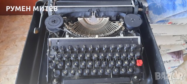 Пишеща машина, снимка 2 - Антикварни и старинни предмети - 32578581