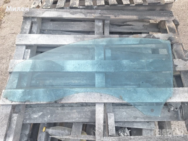 Странично Стъкло На Предна Лява Врата За Mercedes CLK A209 от 2001-2009 Година Мерцедес , снимка 3 - Части - 51018679