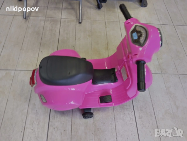 Акумулаторен мотор Vespa GTS Sport розов, снимка 2 - Детски велосипеди, триколки и коли - 53569723