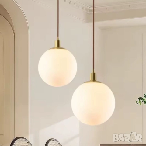 Висяща лампа глобус „Opal Globe“ – стъклена сфера с меко дифузно осветление и метални акценти, снимка 3 - Други - 51974754