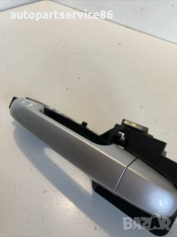 Външна дръжка за задна дясна врата сребриста за KIA Ceed 1.6 CRDi (2010), снимка 2 - Части - 53235682