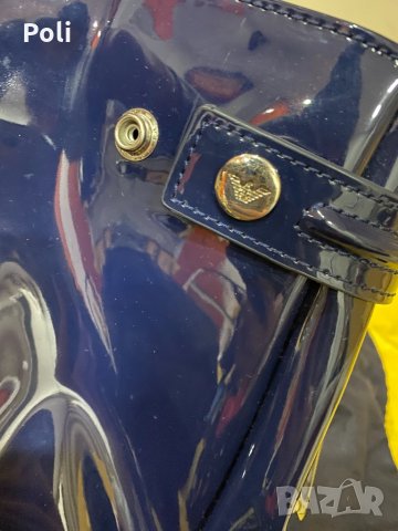 Удобна чанта Armani jeanse , снимка 5 - Чанти - 30108956