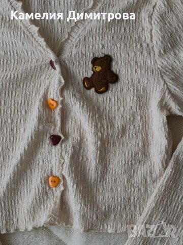 Къса кремава блузка с мече и цветни копчета, снимка 2 - Блузи с дълъг ръкав и пуловери - 53285976