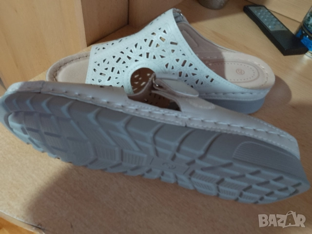 чехли нови номер 42 бежов цвят, снимка 6 - Маратонки - 52223259