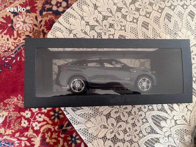 BMW x4 1:18 дилърски, снимка 3 - Колекции - 48960163