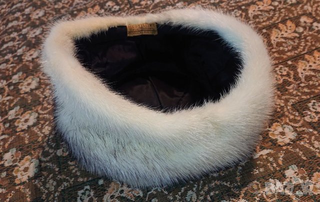 Дизайнерска шапка - Raija Makinen , снимка 6 - Шапки - 38326167