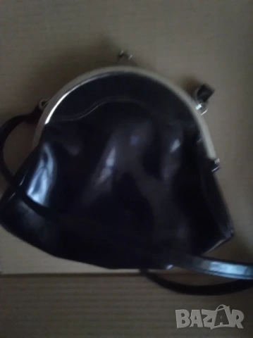 малка лачена чанта , снимка 3 - Чанти - 50152481