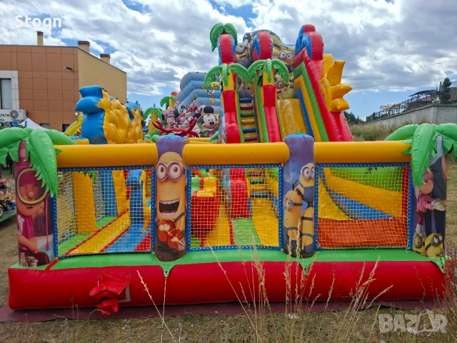 Надуваем замък Миньоните 