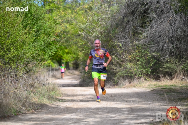 Уникални Тениски Тракийски царе - Маратон I Бягане, Спорт, Туризъм, снимка 5 - Спортна екипировка - 52463190