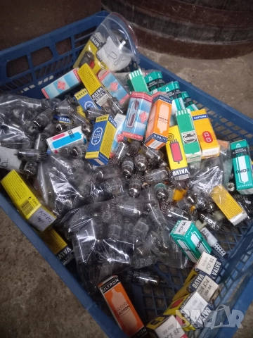 Радио лампи PCF80,82,801 и 802