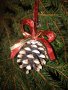 Коледна украса за елха- висулка шишарка, снимка 2