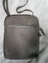 Марка VOI естеcтвена кожа малка чантичка  през  рамо  размер  15/ 14 см, нова  