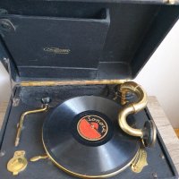 Стар американски грамофон с манивела Concert deLuxe, снимка 12 - Антикварни и старинни предмети - 40057876