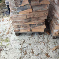 Сухи иглолистни дърва на палета, снимка 1 - Дърва за огрев - 44854176