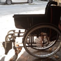 Инвалидна количка  Quickie Life F усилена олекотена -за хора до 140 кг, снимка 3 - Инвалидни колички - 33676245