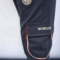 Екип Moncler с бродирано лого и ефектни джобове, снимка 2 - Спортни дрехи, екипи - 43128633