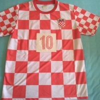 Две футболни  тениски Хърватска,Modric,Srna, снимка 1 - Фен артикули - 33378415