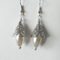 Красиви  перлени обици камбанка с ажурни орнаменти в цвят Сребро , снимка 4 - Обеци - 33278546