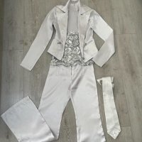 Сатенен бял костюм размер XS, снимка 3 - Костюми - 43943032