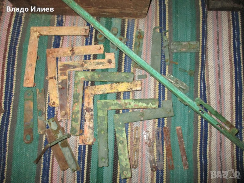 Металните части от стара 50 годишна врата, снимка 1
