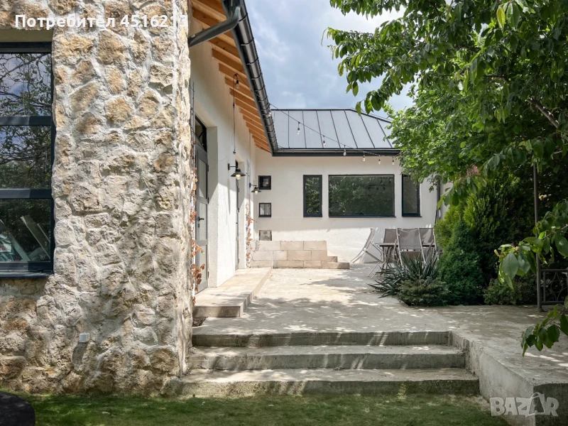 Реновирана къща в с. Столник, снимка 1