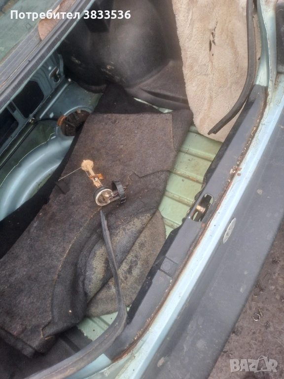 Задна декоративна кора за VW Jetta Mk2 между заден капак и стоповете., снимка 1