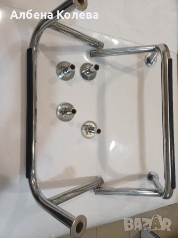 Продавам стойки за краката за Фризьорски салон 2 бр.