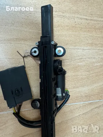 Подавачка за колан за БМВ Е92 BMW E93 лява шофьорска, снимка 2 - Части - 50320682