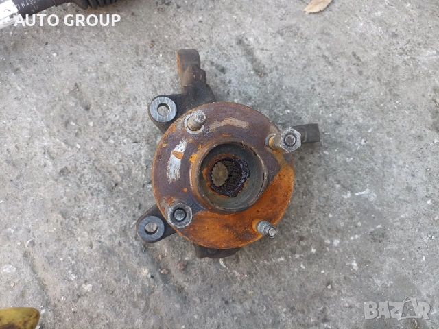 Шенкел - главина лява за Форд Фиеста МК 6 / Ford Fiesta MK6