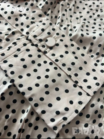 НОВА дамска сатенена блуза на точки (размер XS), снимка 3 - Блузи с дълъг ръкав и пуловери - 51191374
