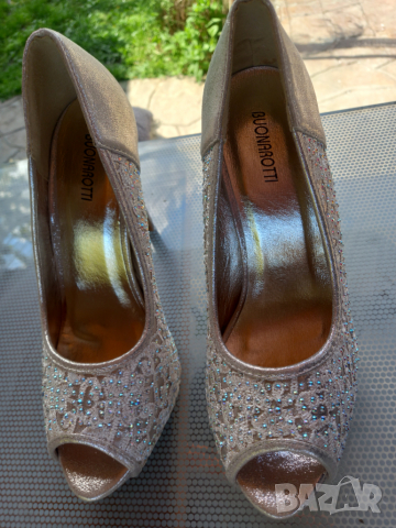 Официални златисти обувки с дантела и камъни номер 38, снимка 2 - Дамски елегантни обувки - 36549815