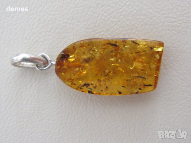 Колие-висулка от първокласен балтийски кехлибар, снимка 2 - Колиета, медальони, синджири - 43441871