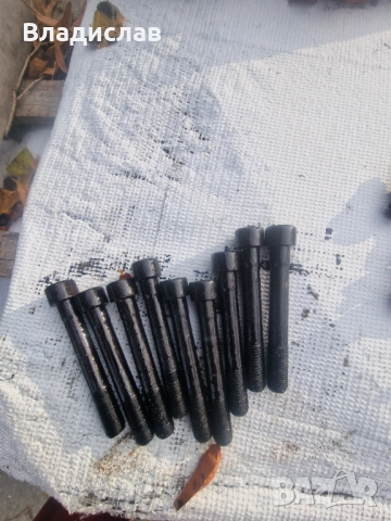 Болтовете за главата на Киа Джойс 