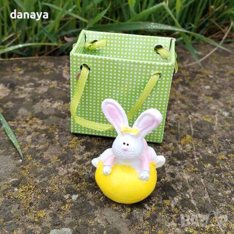 4619 Мини сувенир фигурка Зайче с яйце в подаръчна торбичка, снимка 2 - Декорация за дома - 44909078