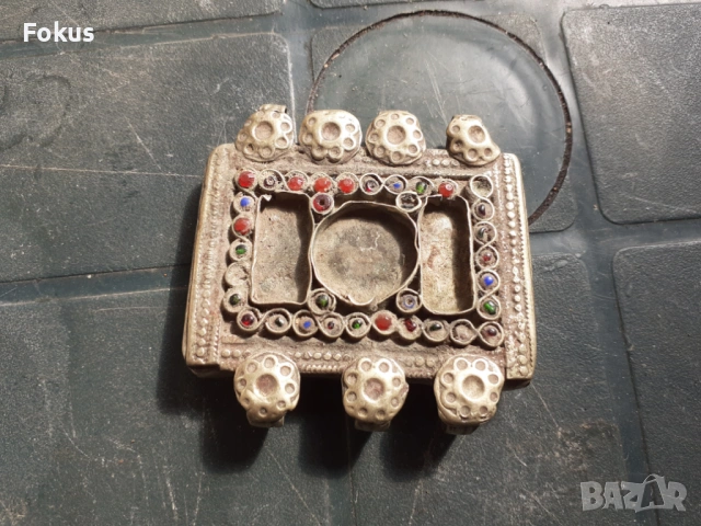 Стар накит - висулка муска с камъчета и стъкълца - носия, снимка 2 - Антикварни и старинни предмети - 53281229