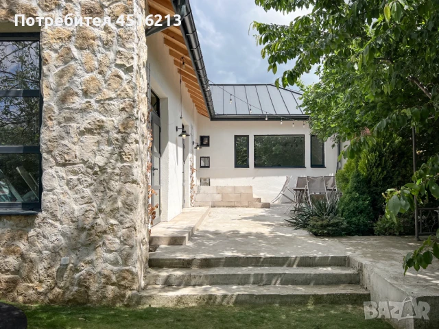Реновирана къща в с. Столник, снимка 1