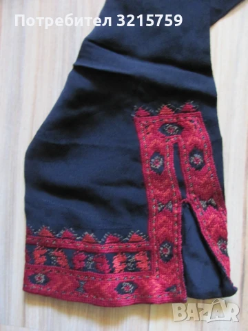 Красива Копринена Рокля, ръчна бродерия , фолк мотиви, снимка 6 - Антикварни и старинни предмети - 50929289