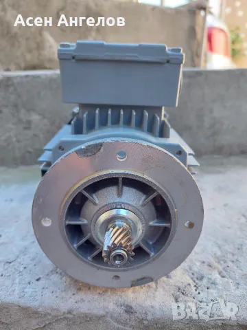 Електромотор 220Vс редуктор, снимка 5 - Електродвигатели - 47640803