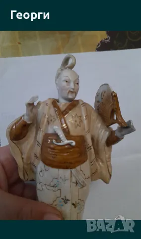 Стара порцеланова статуетка
