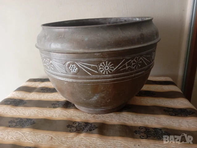 Стара месингова саксия,кашпа