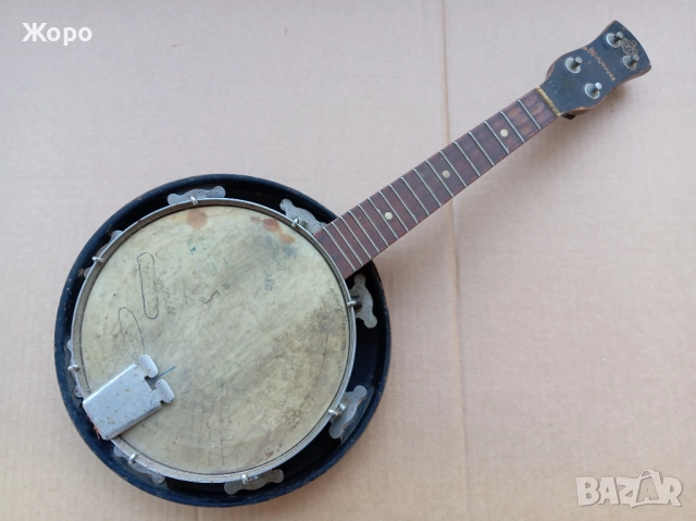 старинно банджо укулеле малка китара