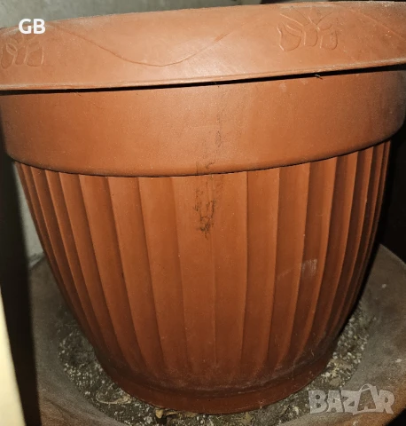 Големи саксии - квадратна и кръгла, снимка 2 - Саксии и кашпи - 50213191